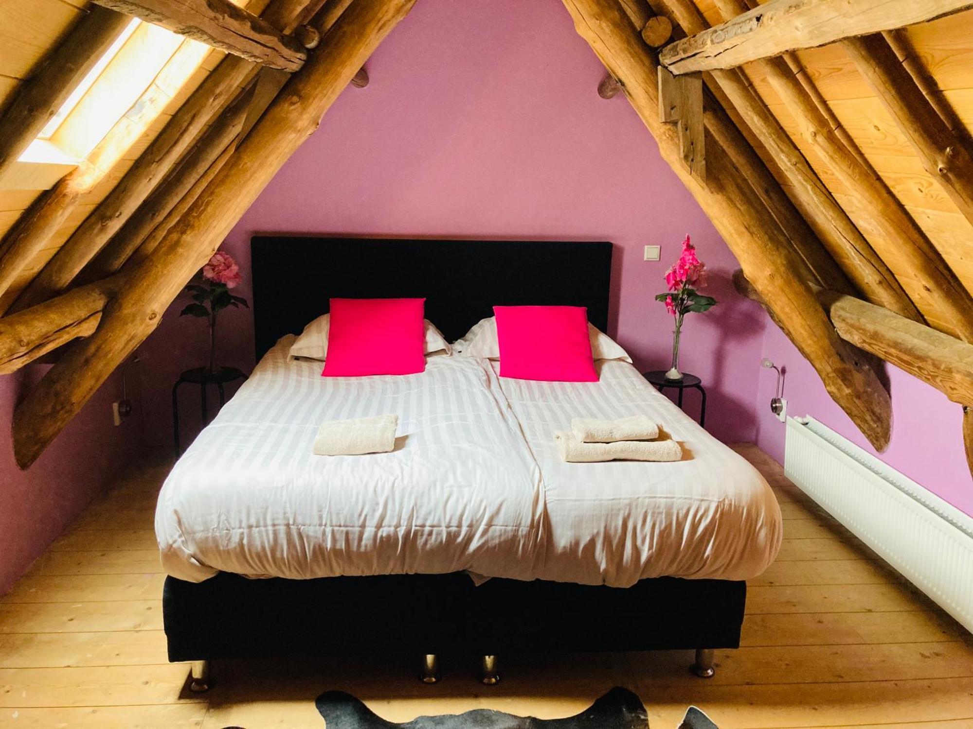 Bed & Breakfast With Or Without De Schuur
