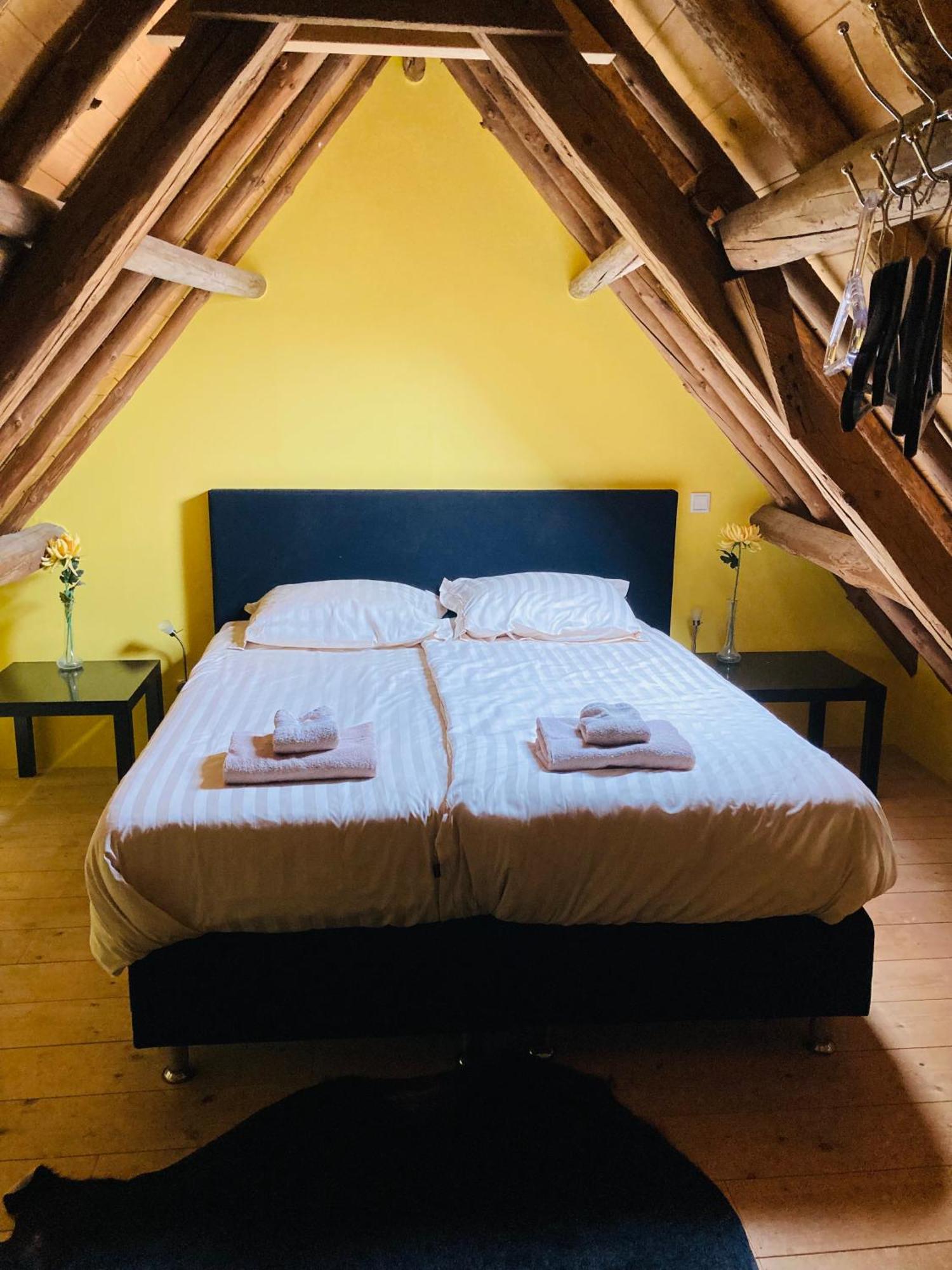 Bed & Breakfast With Or Without De Schuur
